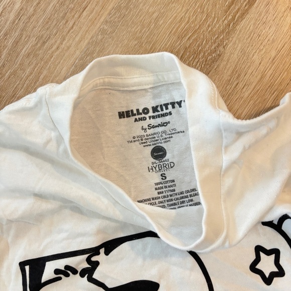 S - Hello Kitty and Friends T-Shirt - Picture 2 of 4